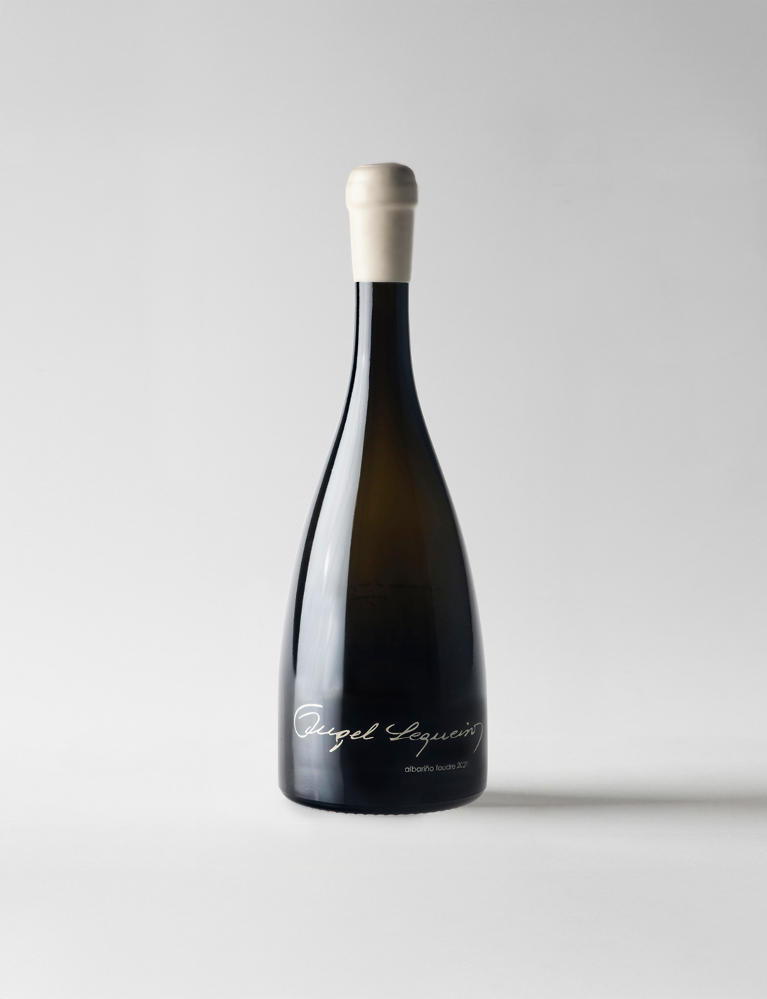 Botella de albariño Foudre de la bodega Ángel Sequeiros. Albariño de guarda D.O. Rías Baixas