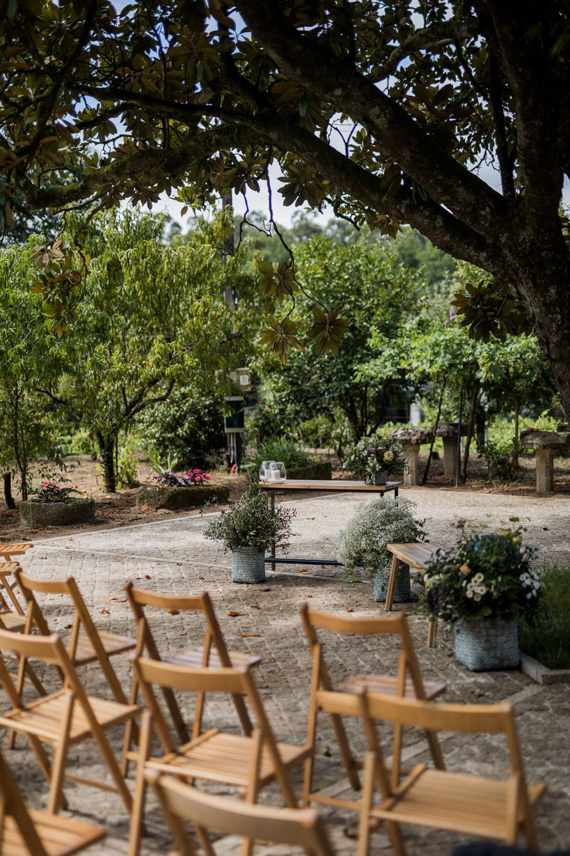 Espacio al aire libre preparado para una boda en la bodega Ángel Sequeiros